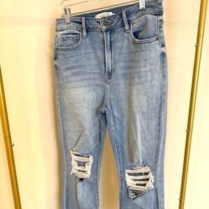 HIDDEN DISTRESSED ANKLE CROP JEANS